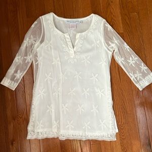 Gretchen Scott white embroidered tunic. Size M